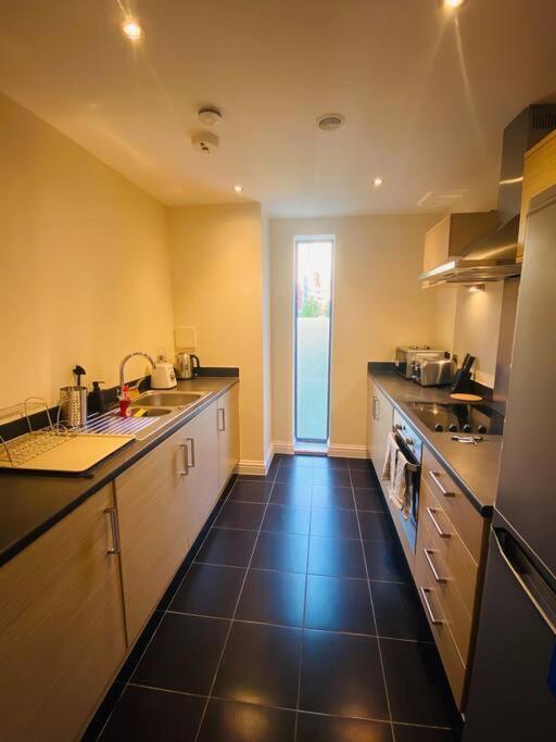 Beautiful And Modern 2 Bedroom Flat In Colindale Edgware Exterior foto